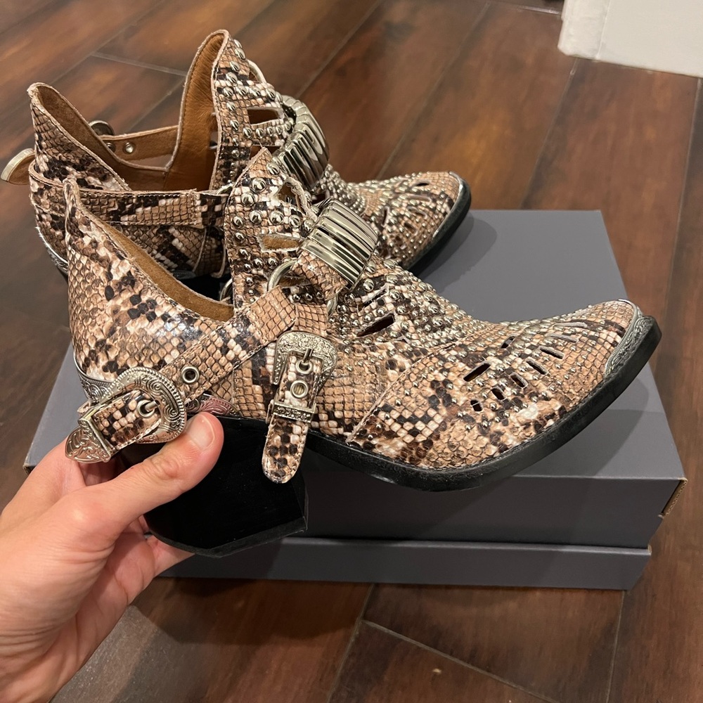 Jeffrey Campbell Calhoun cutout bootie
